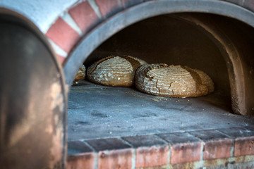 Holzofenbrot mit knuspriger Rinde