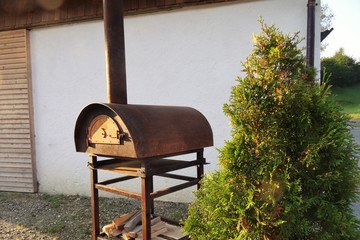 Backofen im Garte mit " Allwetterhülle"